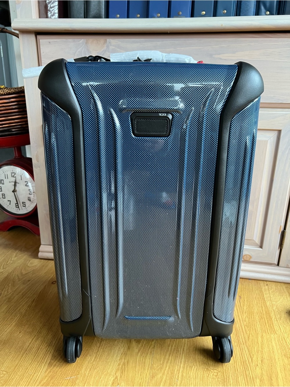 TUMI Vapor Continental 22" Carry On Hard Case Luggage Blue. NWT